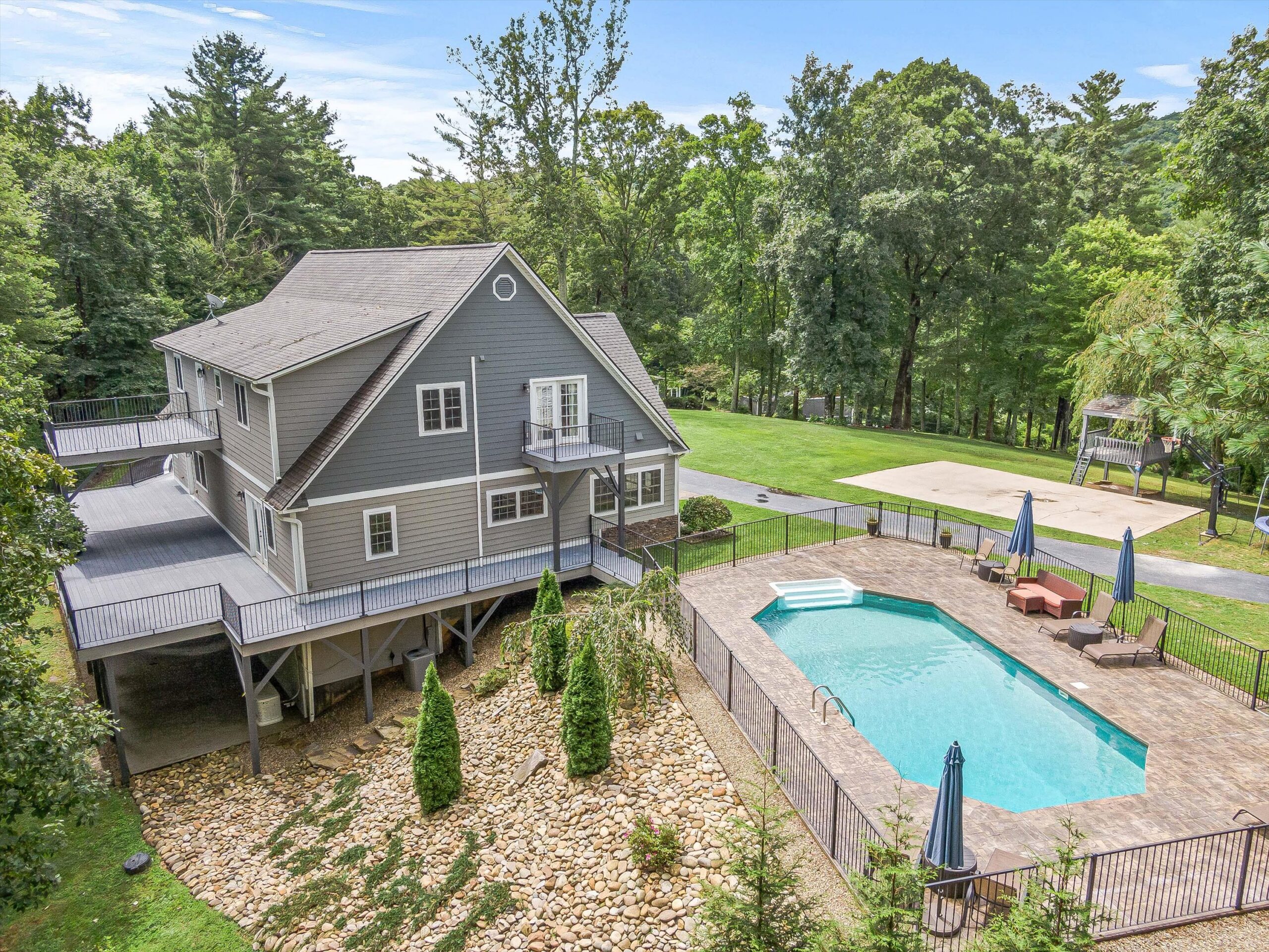 8-Bedroom Asheville Vacation Rental